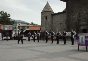 Kent Meydanında kültür buluşması